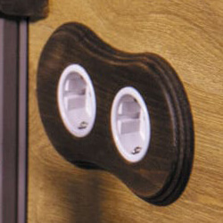 Выключатель Шедель, Дерево, Цвет рамки: Винтаж, Цвет накладки: Белый