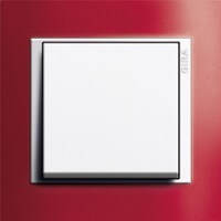 Gira Event Opaque. Цвет рамки: Красный; Цвет вставки: Белый глянцевый; Цвет клавиши: Белый матовый